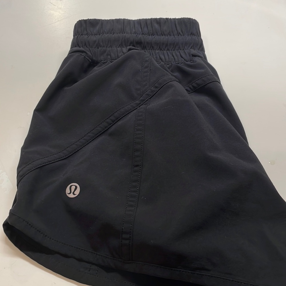 Lululemon tracker shorts 4”